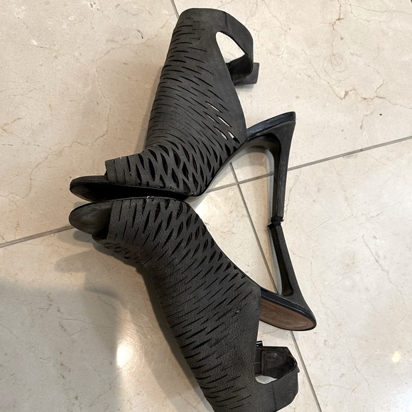Vince Camuto open toe heels - Picture 3 of 9